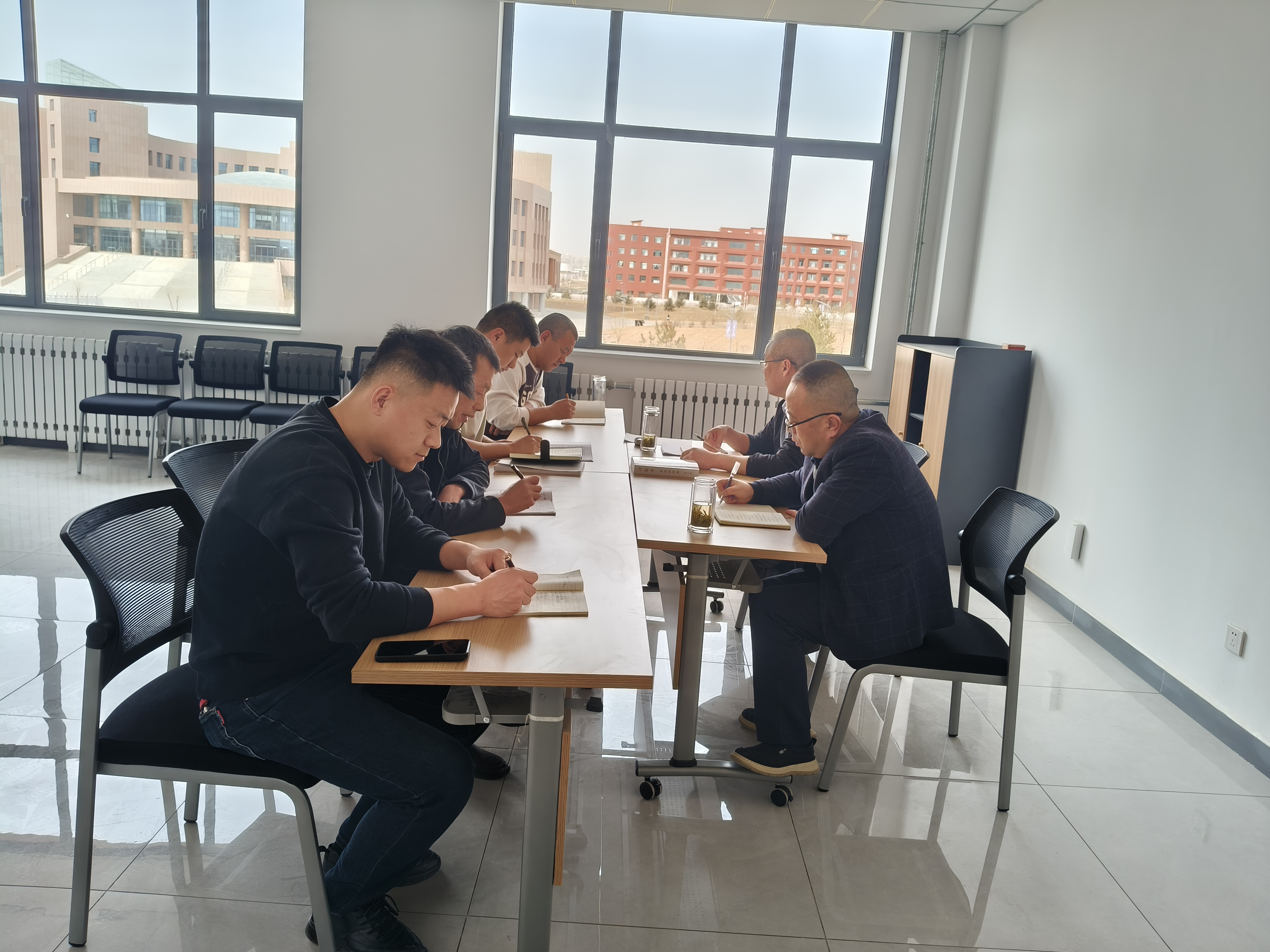 机关第七党支部组织党员开展...