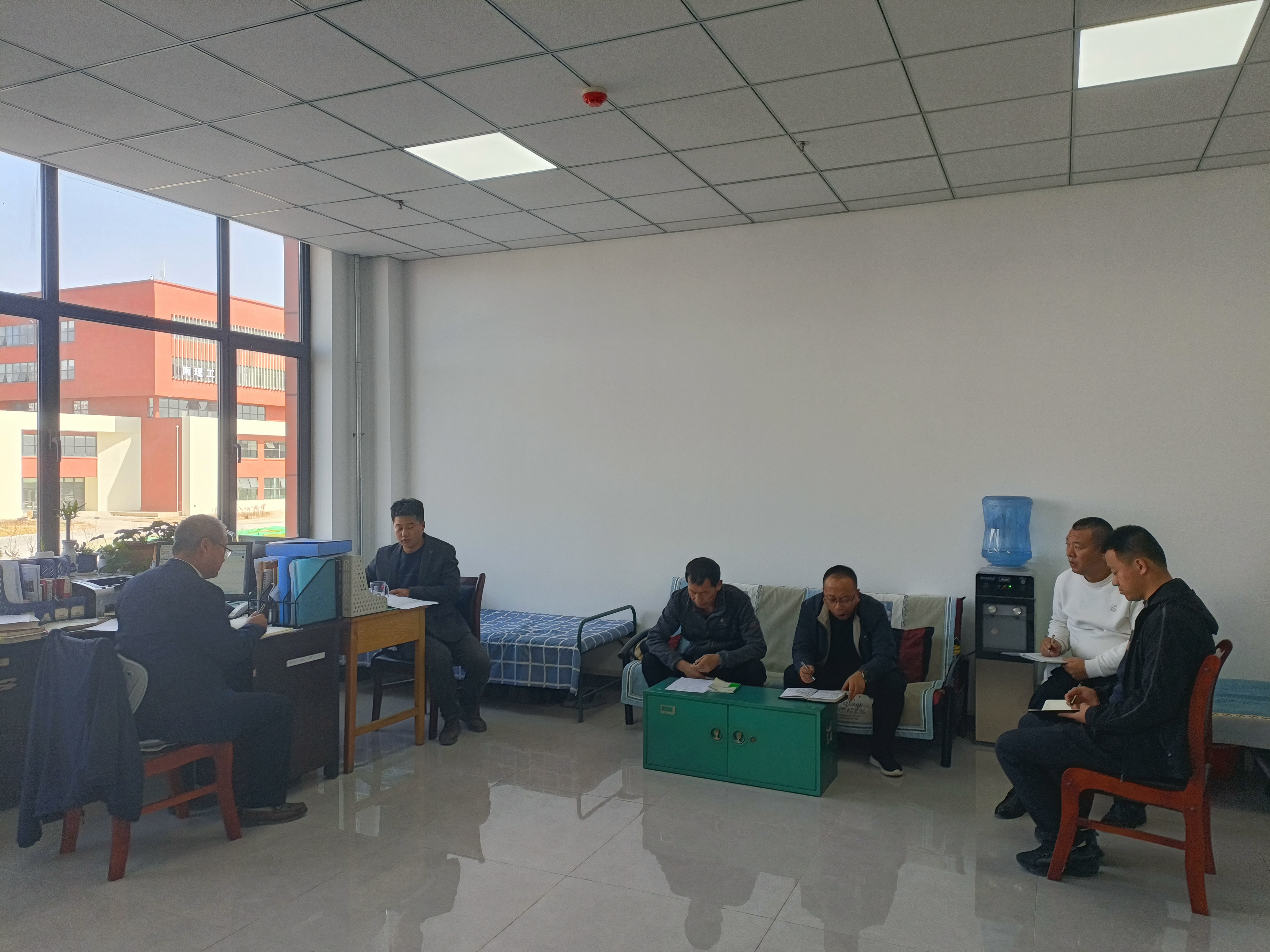 机关第七党支部组织党员开展...