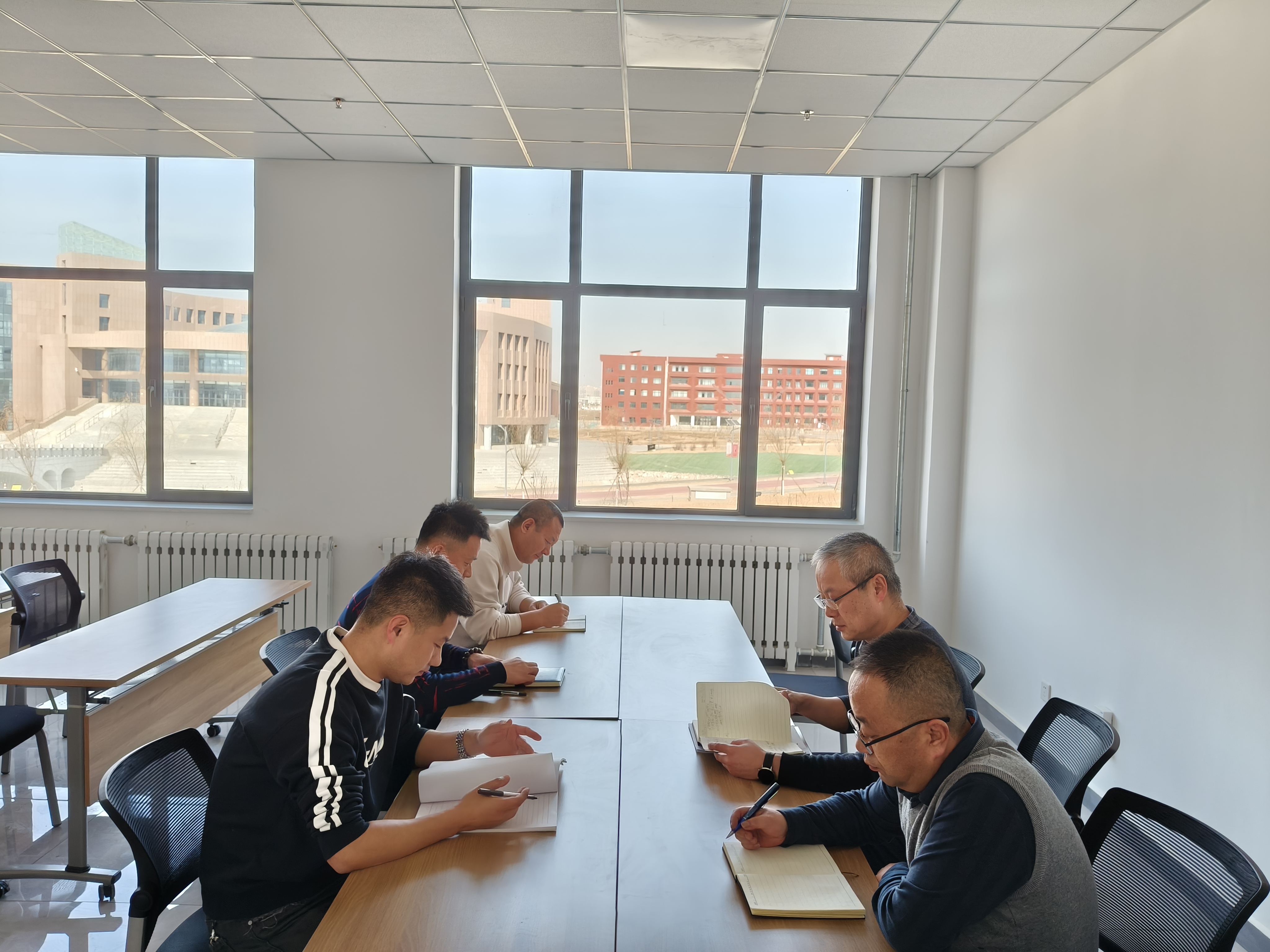 机关第七党支部组织党员开展...