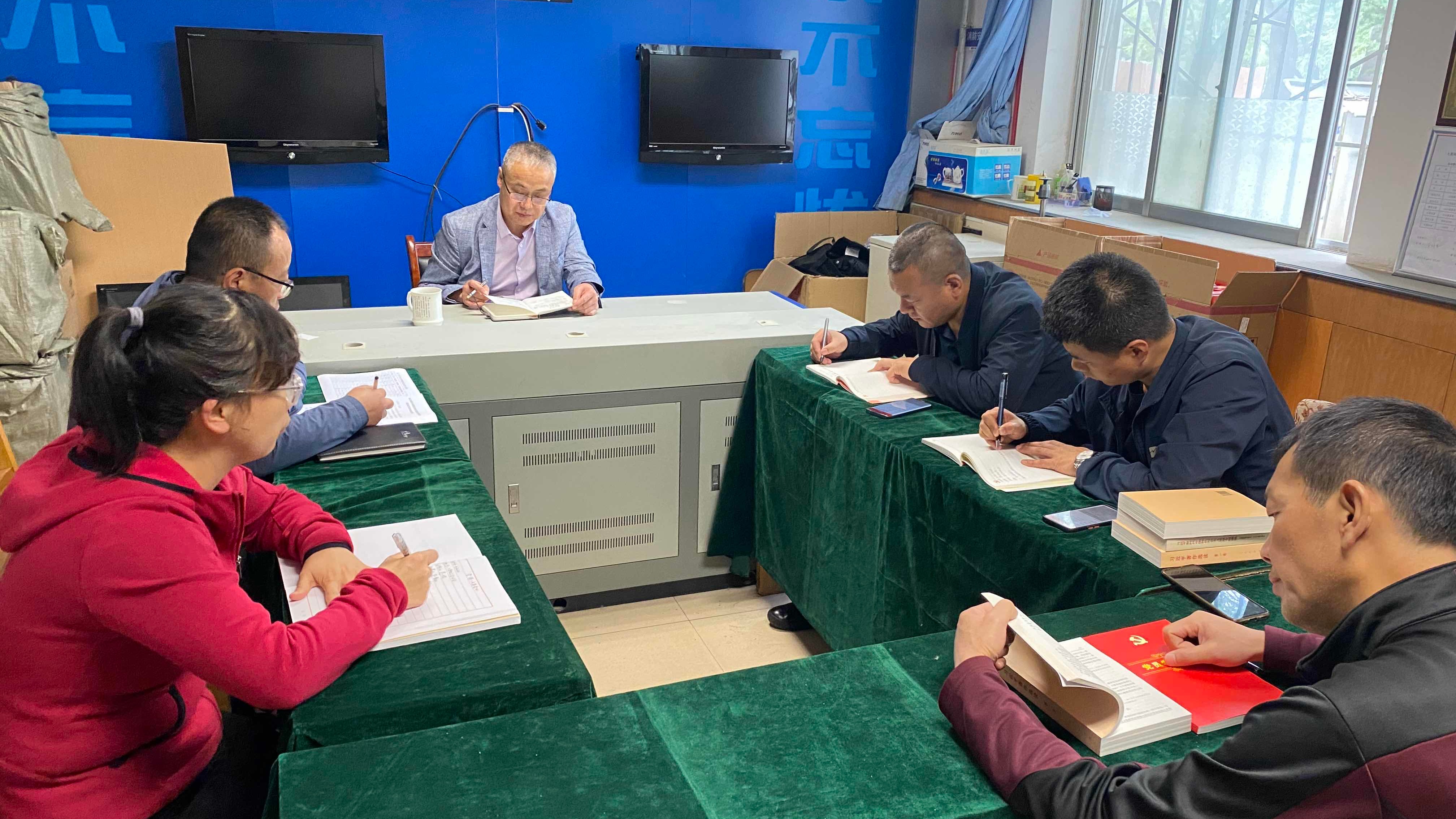 机关第七党支部组织全体党员...