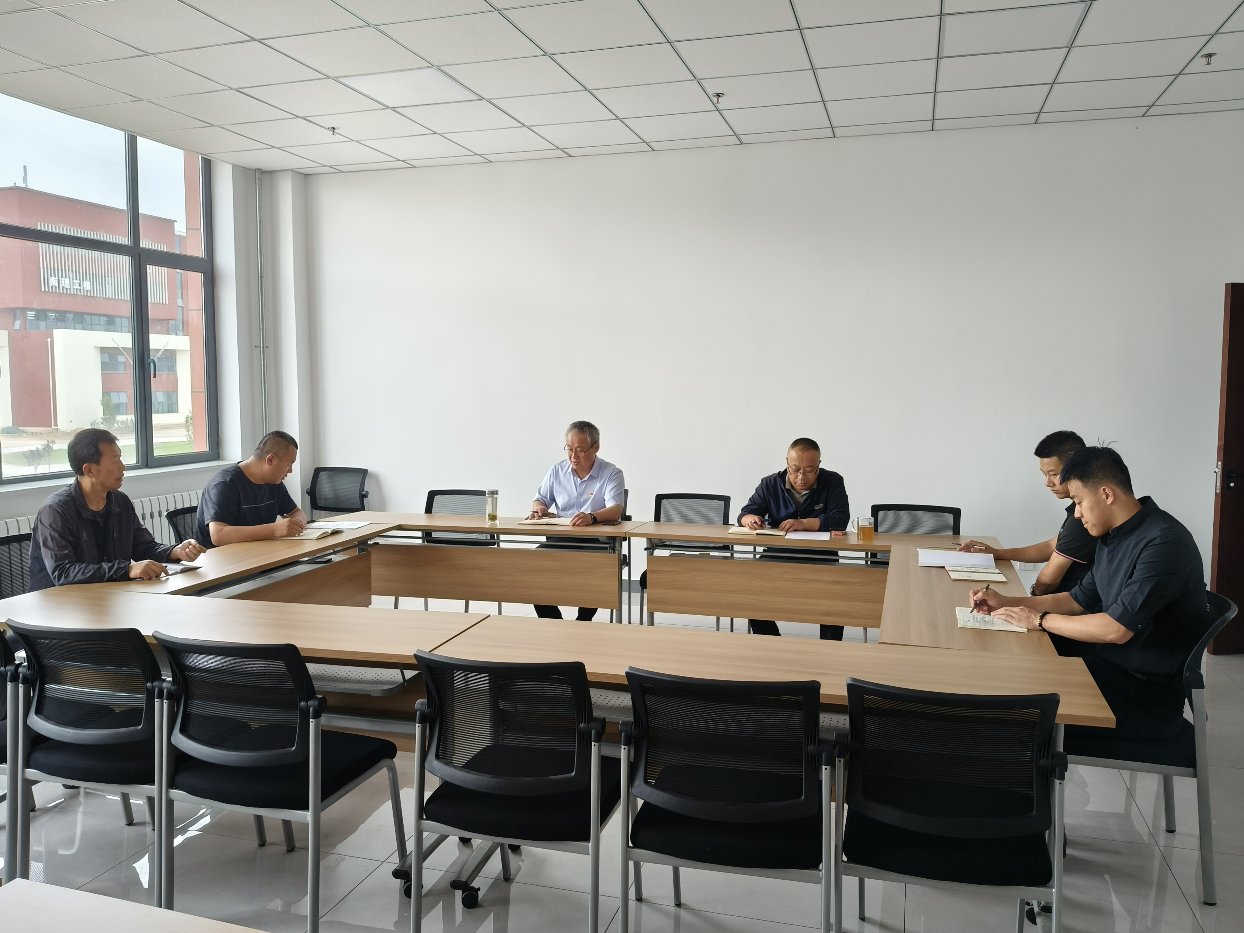 机关第七党支部组织党员开展...