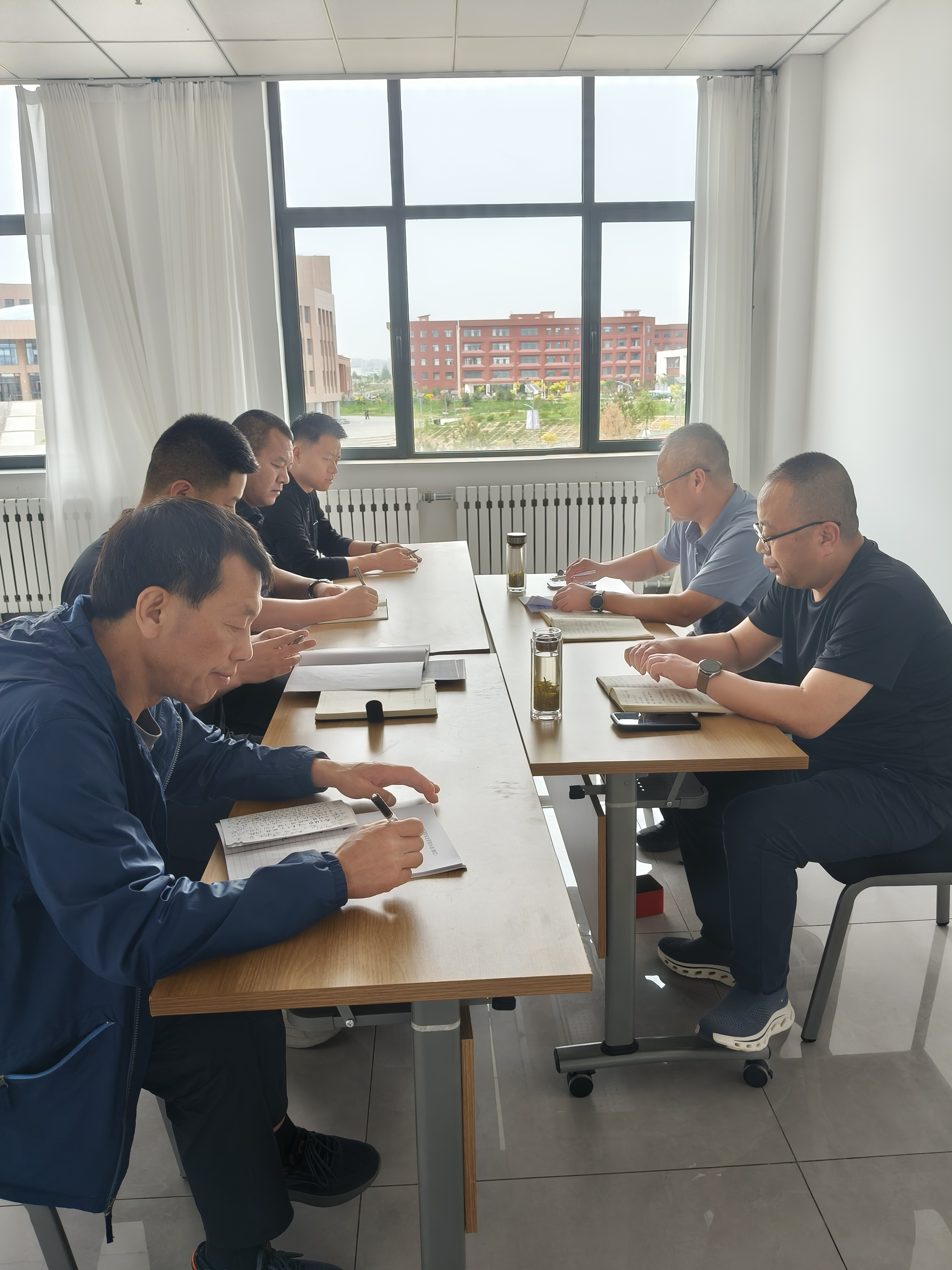 机关第七党支部组织党员开展...