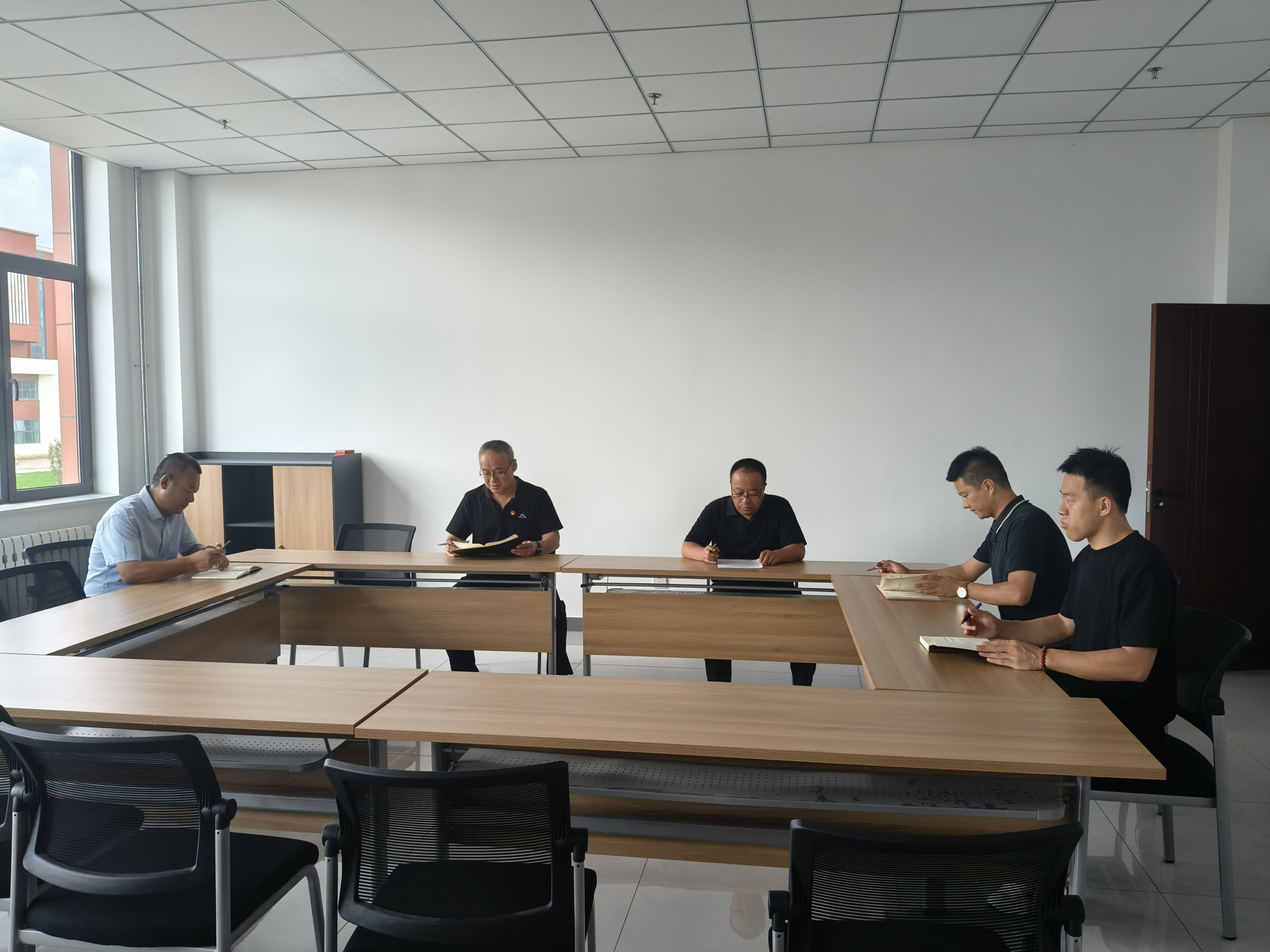 机关第七党支部组织党员开展...